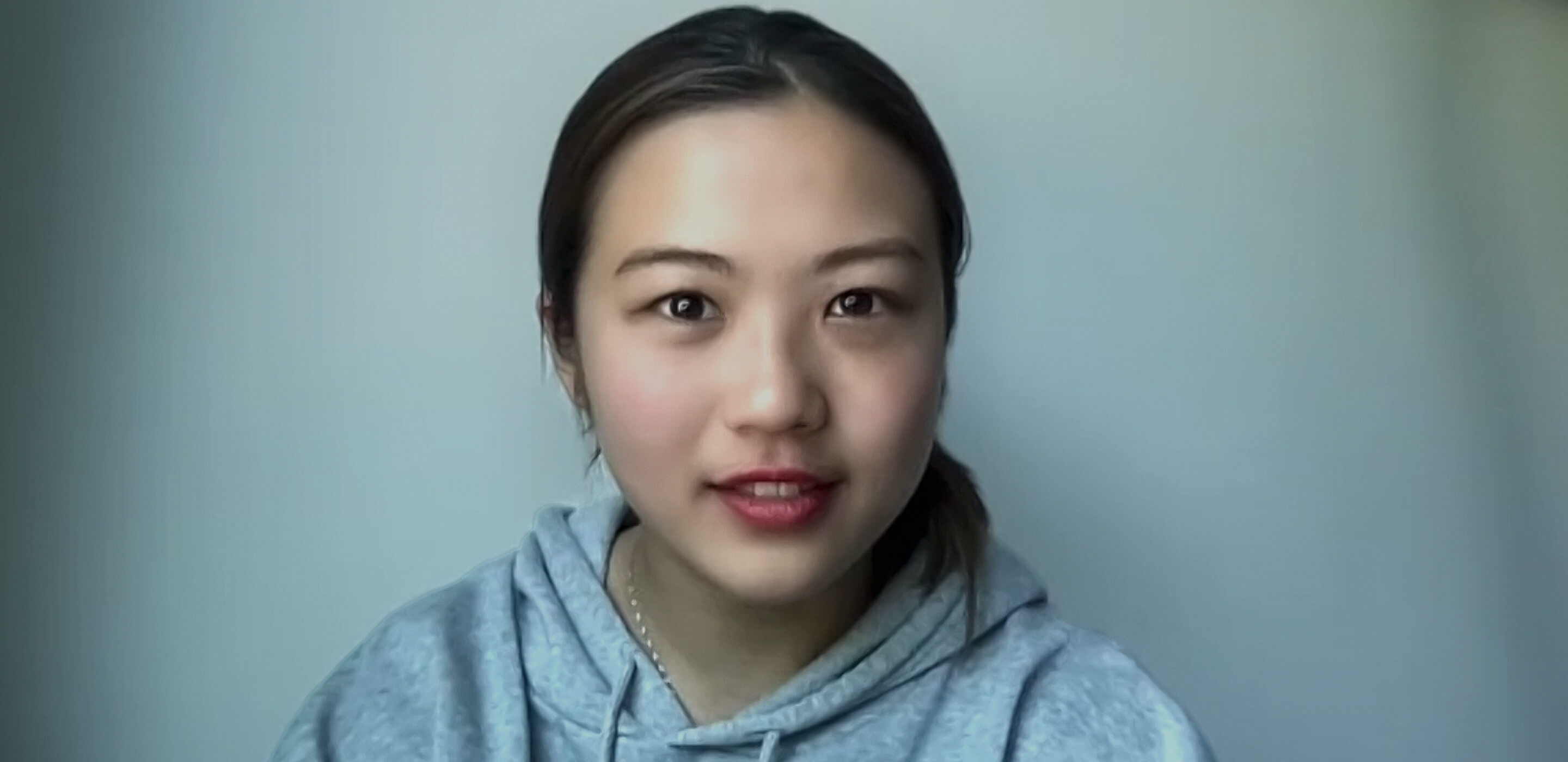 山内 里映